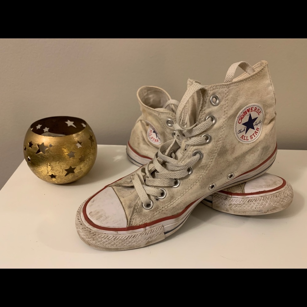 Men’s 7/Women’s 9 White High Top Converse